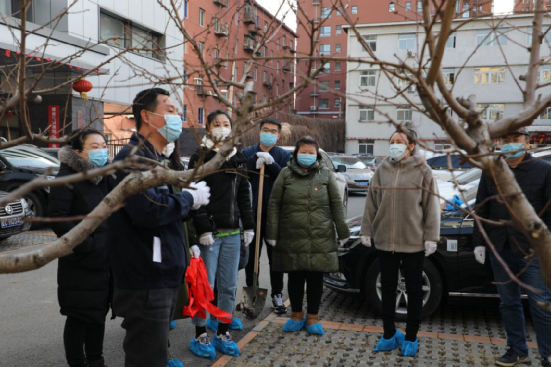 不误好时光 植树造林忙  ——第二党支部开展“拥抱春天 播种绿色”义务植树...